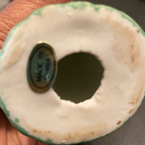 Hand painted Porcelain Angel Trio Table Decor. - Picture 7 of 11